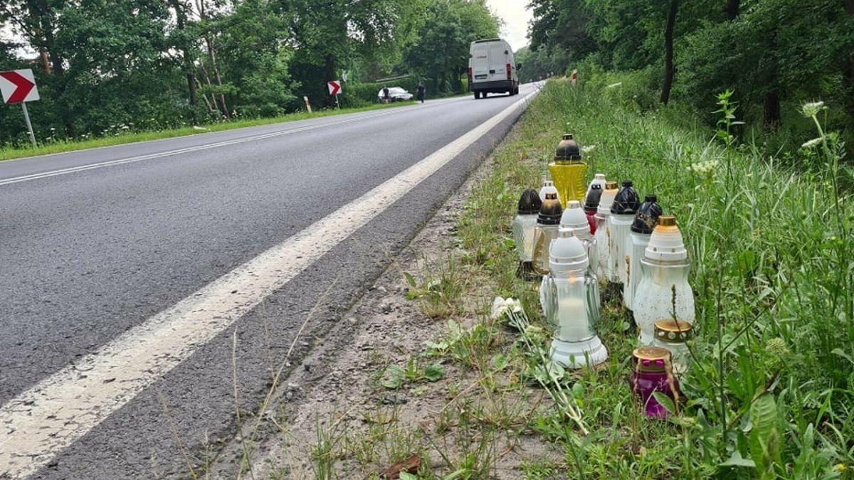 Znicze w miejscu wypadku w Jamnicy