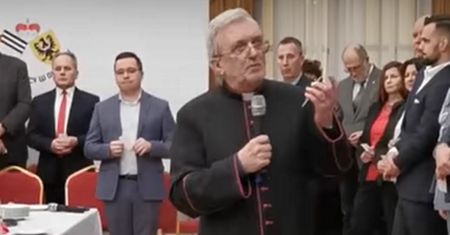 Ksiądz wychwalał Jarosława Kaczyńskiego. Oto co zrobili jego znajomi