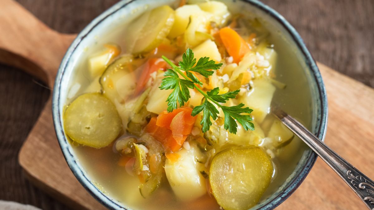 Zupa z ogórków małosolnych