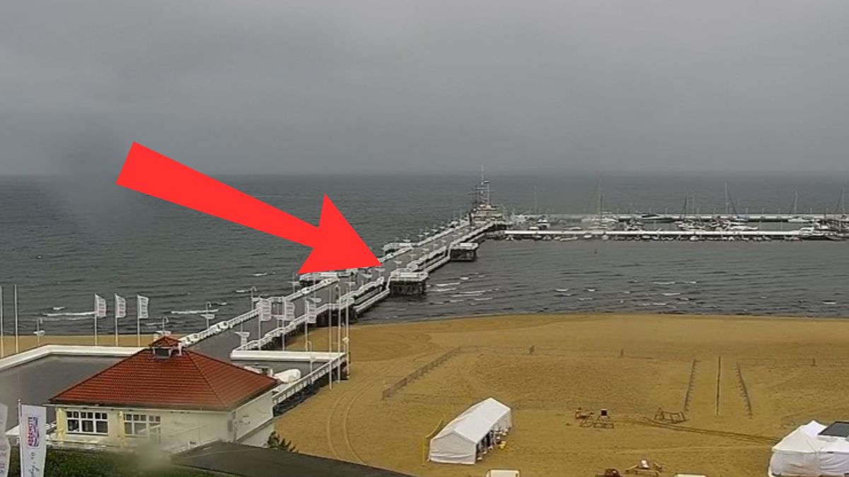 Ulewa i wiatr w Sopocie. Turyści nie boją się trudnych warunków!