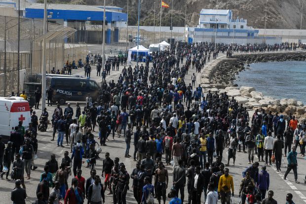Największy kryzys migracyjny od lat. Do Ceuty przedostało się nawet 60 tysięcy osób