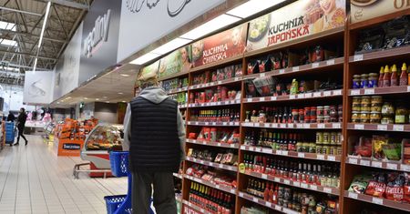Znana sieć marketów zamyka dwa sklepy. Pracownicy na bruku, towar za bezcen