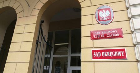 Lublin: Mężczyzna próbował spalić się przed sądem