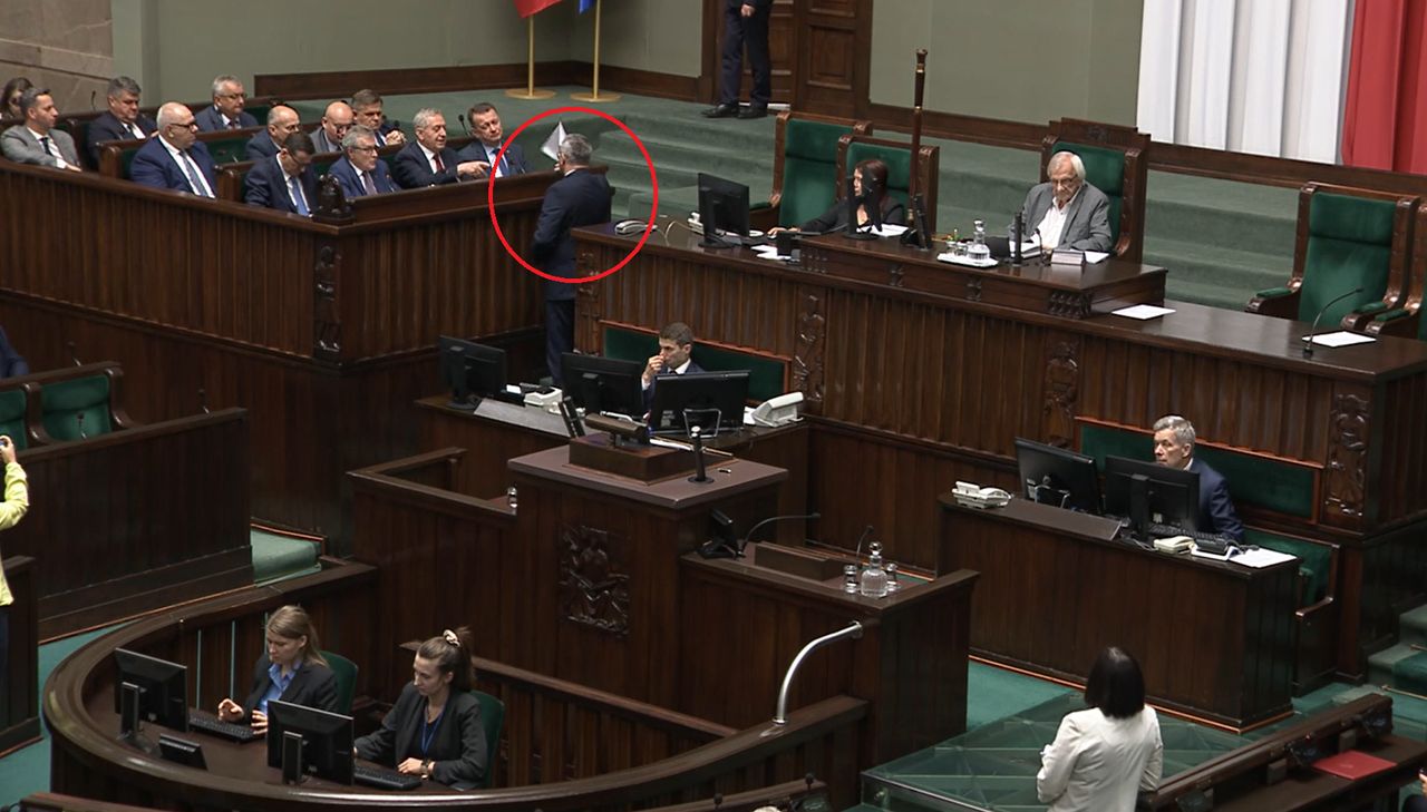 Sejm. Debata ws. szefa MON