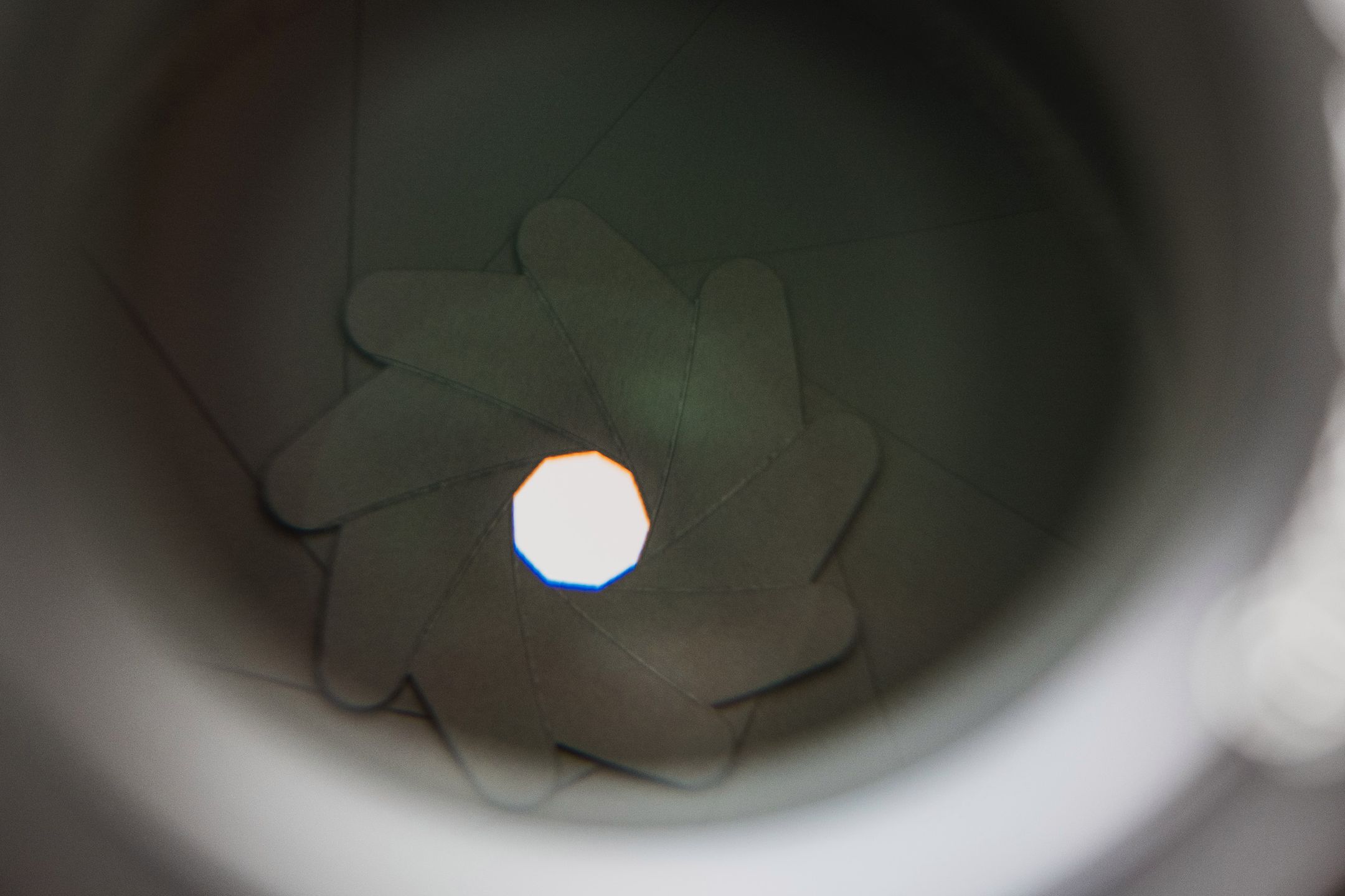 Zeiss Batis 85 mm f/1.8 za 5000 zł kontra Jupiter 9 85 mm f/2 za 400 zł - sprawdzamy czy 40-letni obiektyw pokaże magię sprzed lat 31