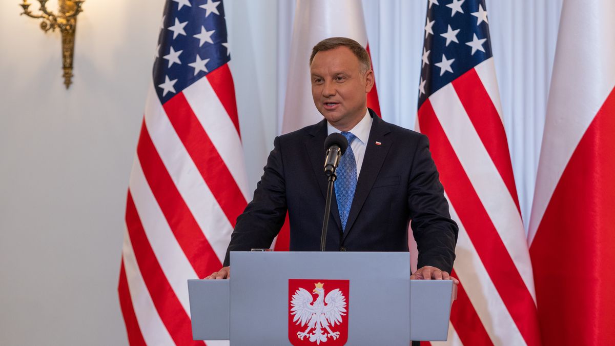 Wizerunek Andrzeja Dudy został wykorzystany w reklamie deepfake