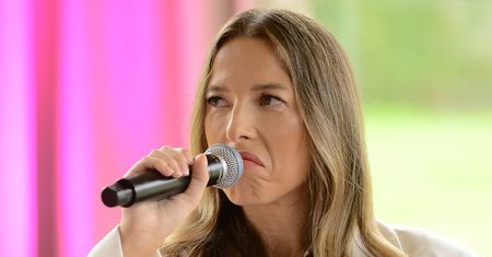 Ewa Chodakowska ODPOWIADA internautce, dlaczego użyła upiększającego filtra: "Może dlatego, że od 11 lat słyszę jaka jestem PASKUDNA"