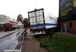 Lubuskie. Wjechał tirem w budynek marketu