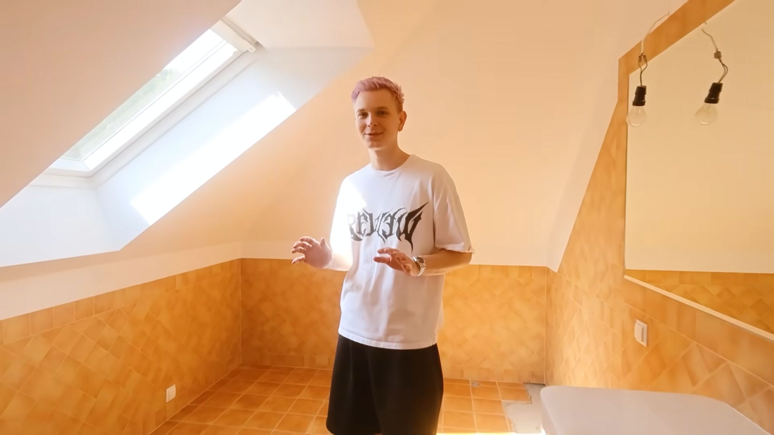 Dominik Rupiński pokazał łazienkę przed remontem