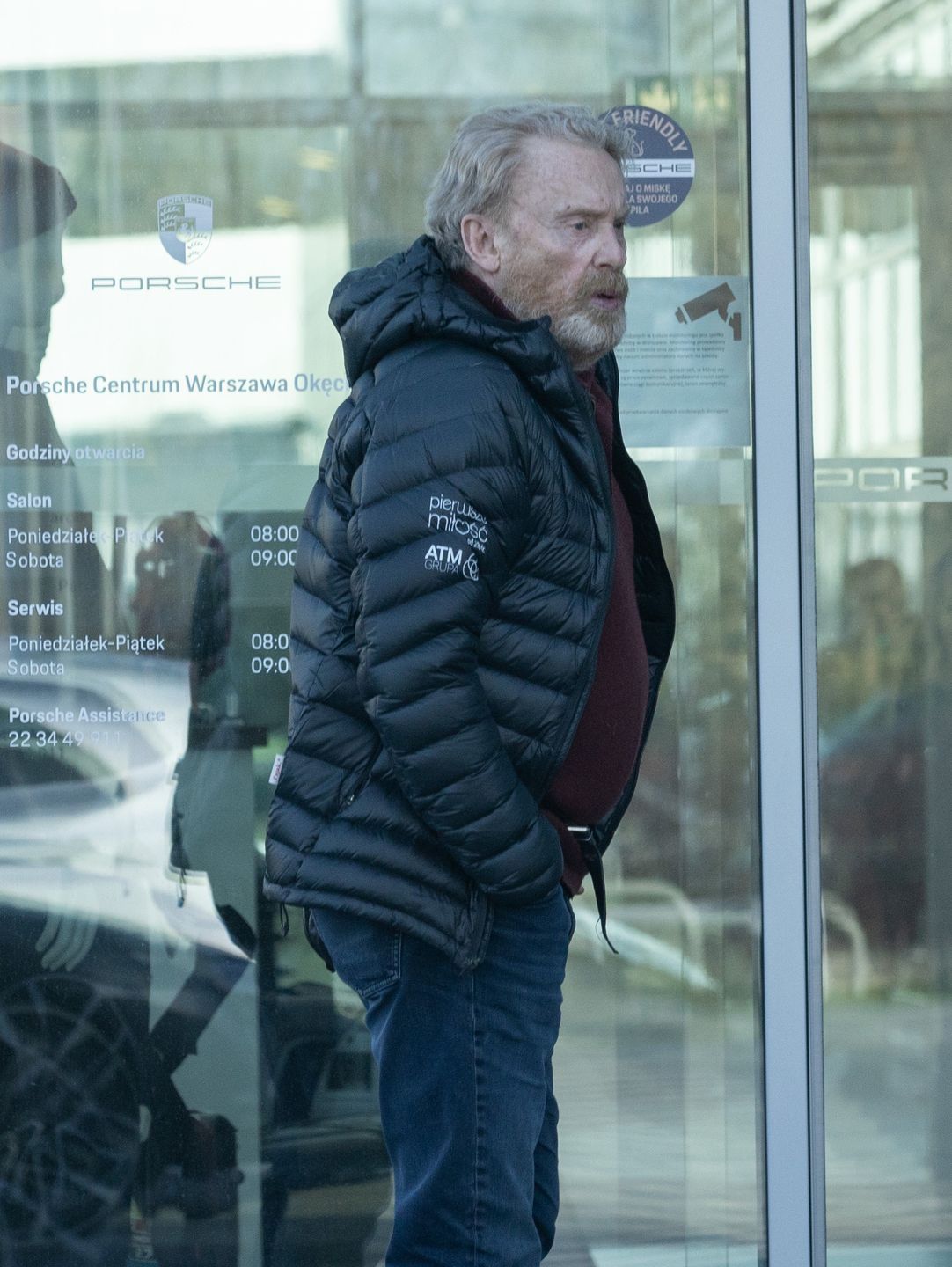 Daniel Olbrychski z żoną kupują nowy samochód