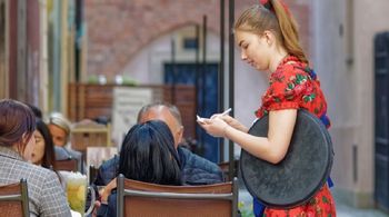 Nawet 10 tys. zł miesięcznie. Tyle możesz zarobić w wakacje