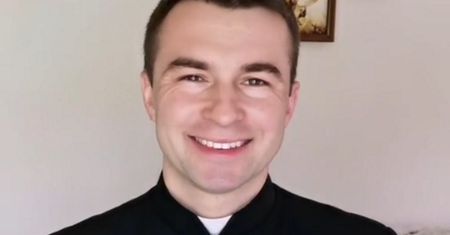 Ksiądz zapytany, co podarować na komunię. Polacy osłupieją