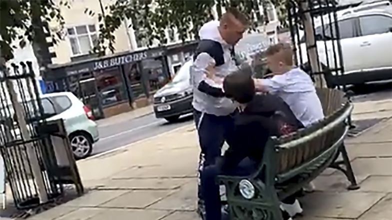 16-latek znokautował napastnika 