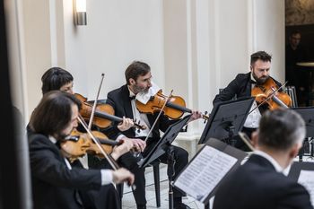 Sinfonietta Cracovia z nowym dyrektorem. Orkiestrą pokieruje były muzyk Varius Manx