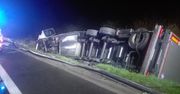 Samochód ciężarowy w rowie