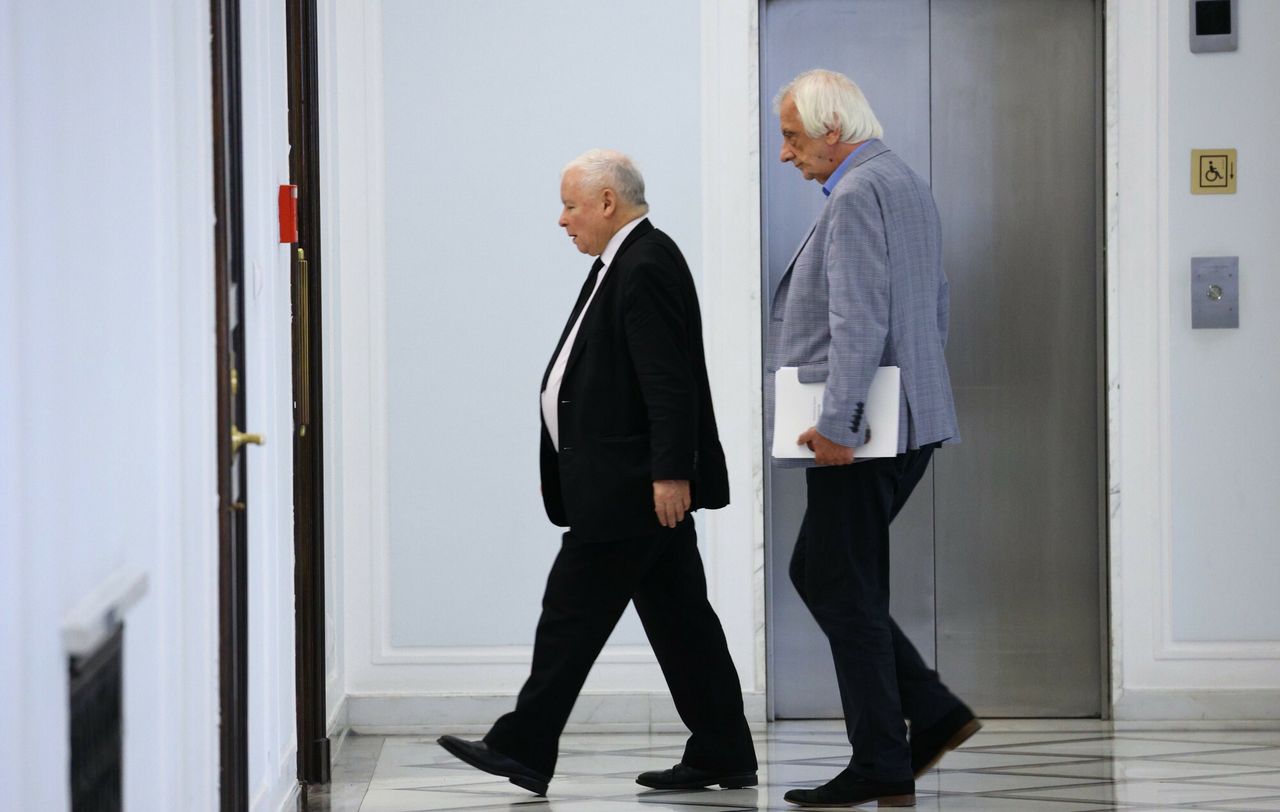 Rząd obiecał Polakom kolejne dopłaty. Terlecki: wątpię by Sejm zajął się nim przed wakacyjną przerwą