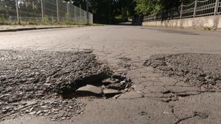 Fragment ul. Południowej w Wałbrzychu zyska nową nawierzchnię. Ta ulica prowadzi do ważnego nowego obiektu. Jak teraz wygląda?