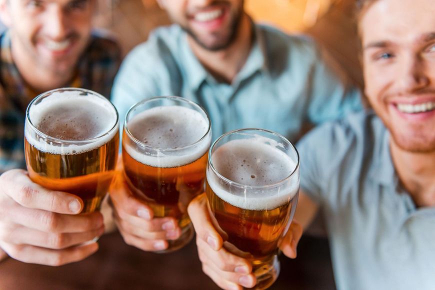 123rf.com Spożywanie alkoholu może mieć dla zdrowia negatywne skutki