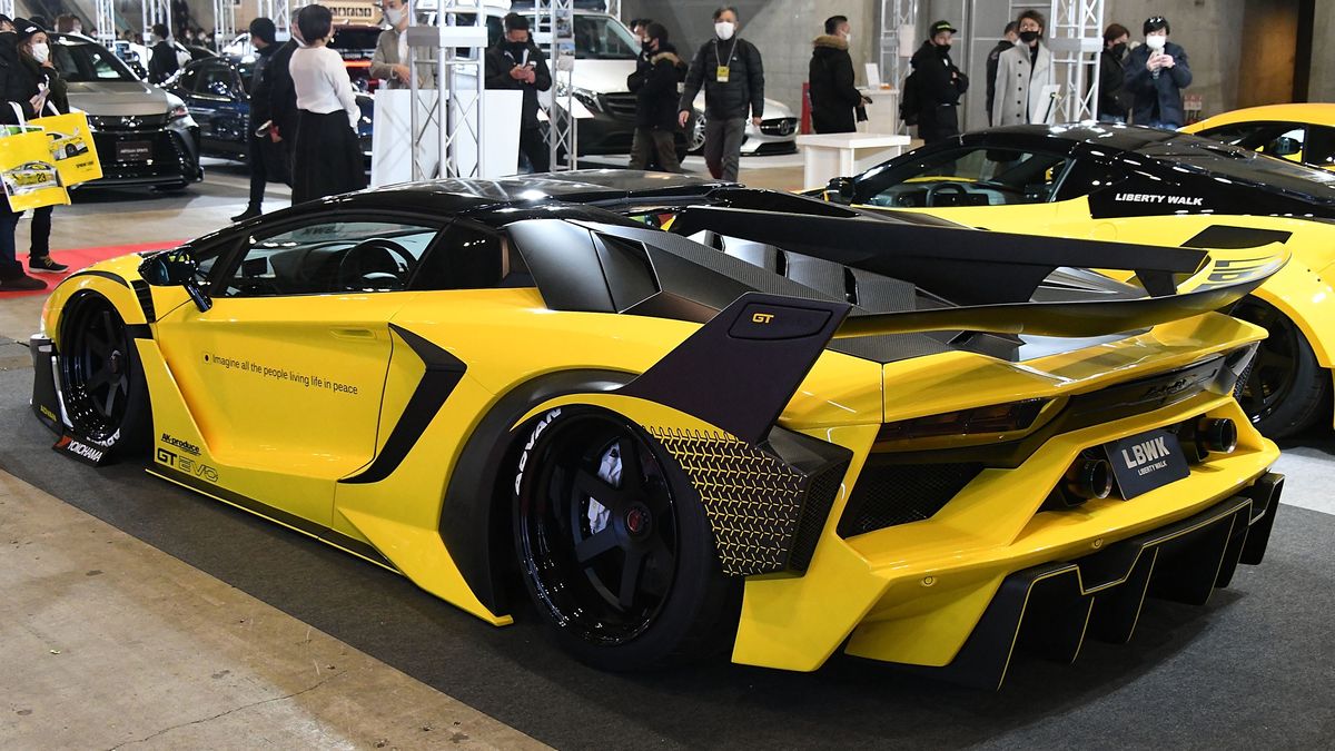 Producenci tzw. superaut wycofują się z rosyjskiego rynku 