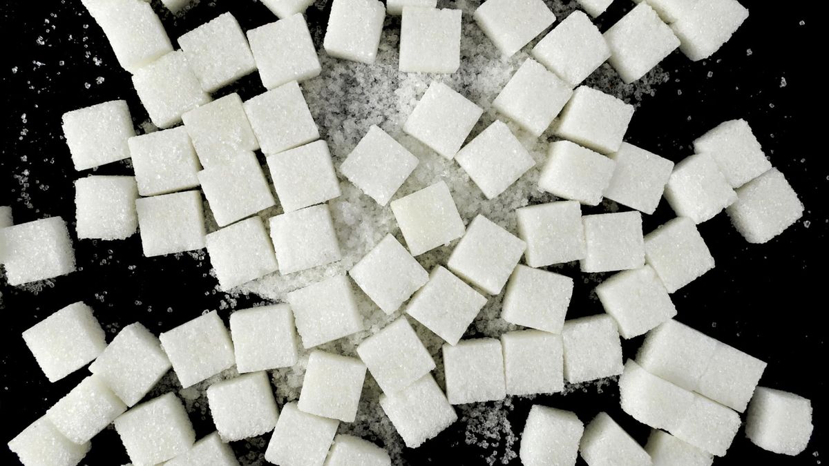 Cukier to ulubiony dodatek do kaw i herbat. Niestety, zawiera on dużą ilość kalorii. Czym warto go zastąpić?