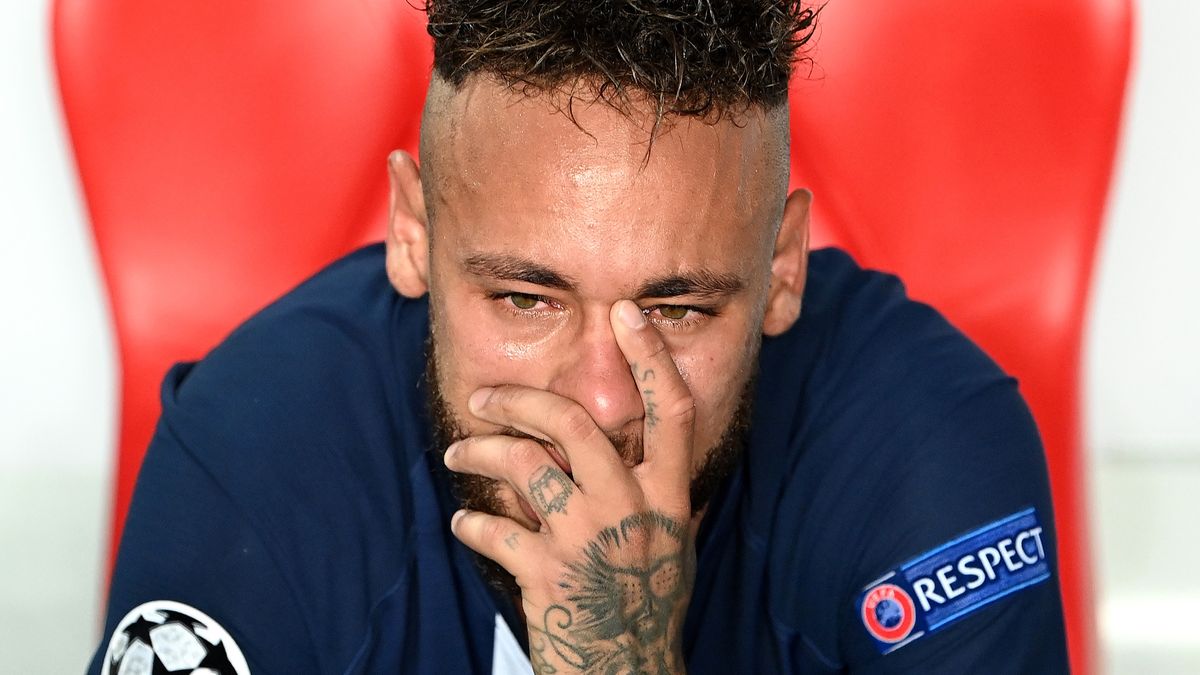 LISBON, PORTUGAL - AUGUST 23: (----EDITORIAL USE ONLY â MANDATORY CREDIT - "UEFA / MICHAEL REGAN / HANDOUT" - NO MARKETING NO ADVERTISING CAMPAIGNS - DISTRIBUTED AS A SERVICE TO CLIENTS----) Neymar JR. of Paris Saint Germain gets upset at the end of the UEFA Champions League final football match between Paris Saint-Germain and Bayern Munich at the Luz stadium in Lisbon, Portugal on August 23, 2020. Bayern Munich won the match with 1-0. (Photo by Michael Regan / UEFA / Handout/Anadolu Agency via Getty Images)