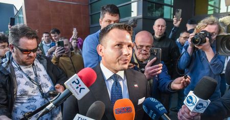"Głupi błąd". Burza w Konfederacji po piwie Mentzena z Trzaskowskim