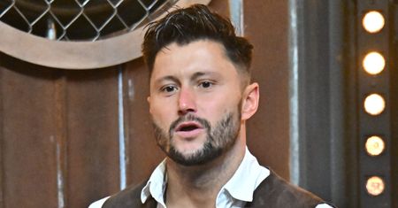 Piotr Mróz głośno mówi o wierze. Rykoszetem obrywają jego rodzice