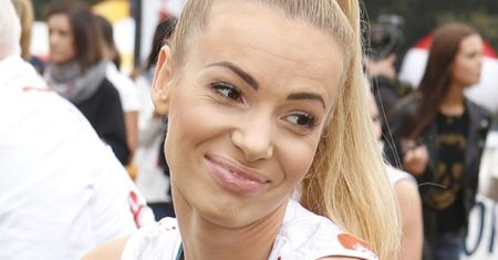 Izabela Janachowska USUNĘŁA ZDJĘCIA po lekturze komentarzy "troskliwych" fanów: "WŁOSY W NOSIE. ALE WPADKA" (FOTO)