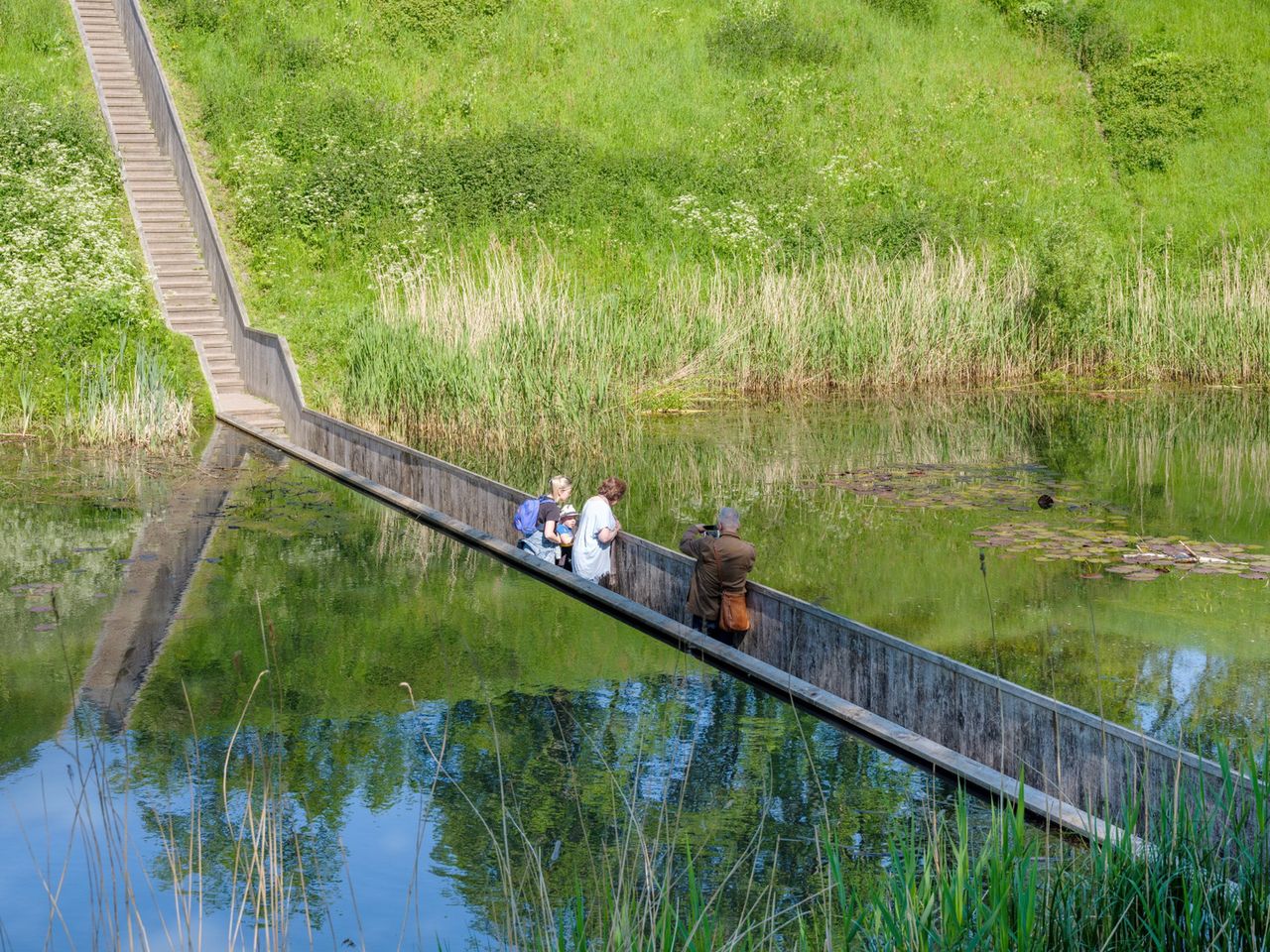 Holenderski most przyciąga rzesze turystów