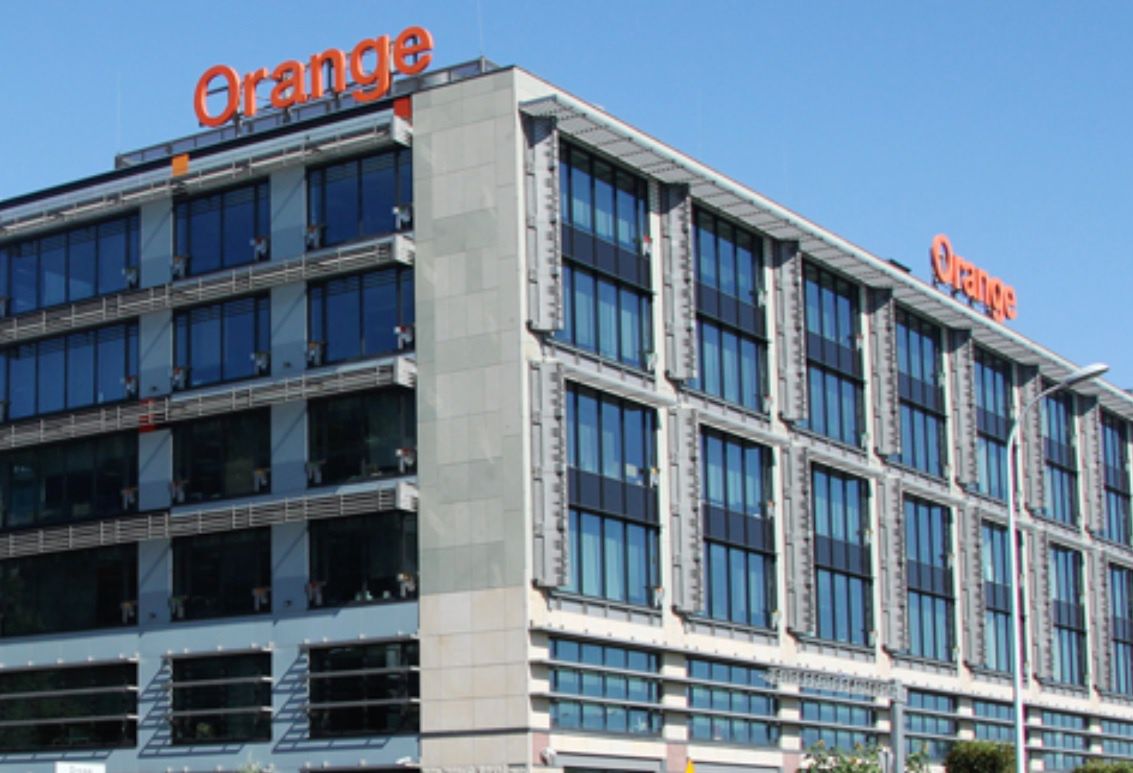 W Orange Polska coraz mniej pracowników. Tyle zarabiają władze