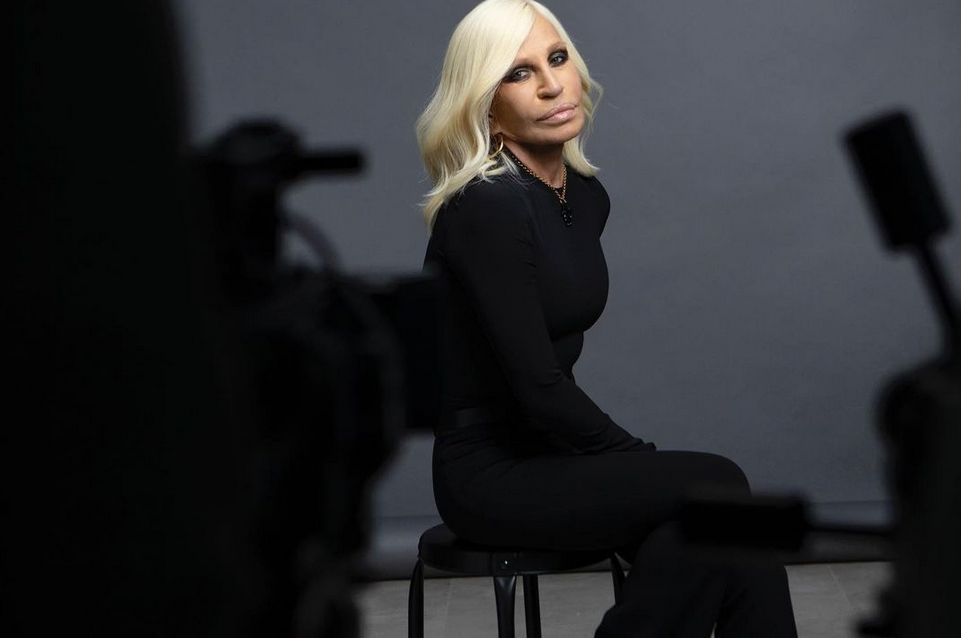 Jak Donatella Versace wyglądała przed operacjami? Nie do poznania