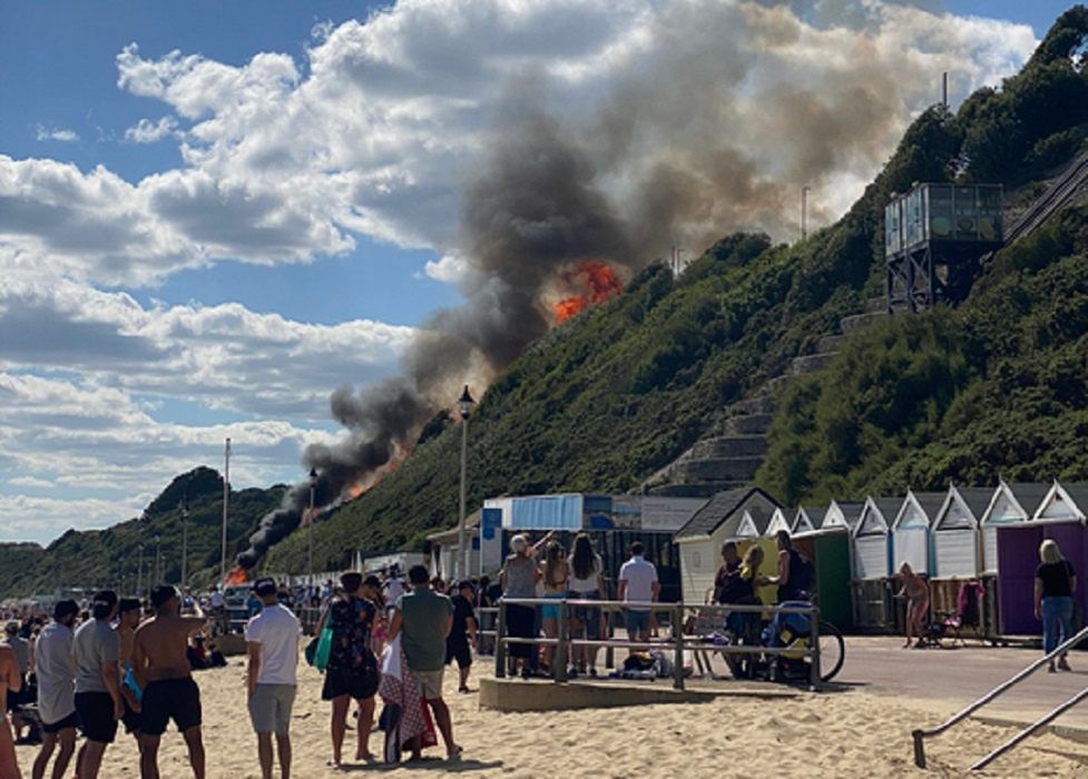 Pożar na plaży. Setki osób ewakuowanych