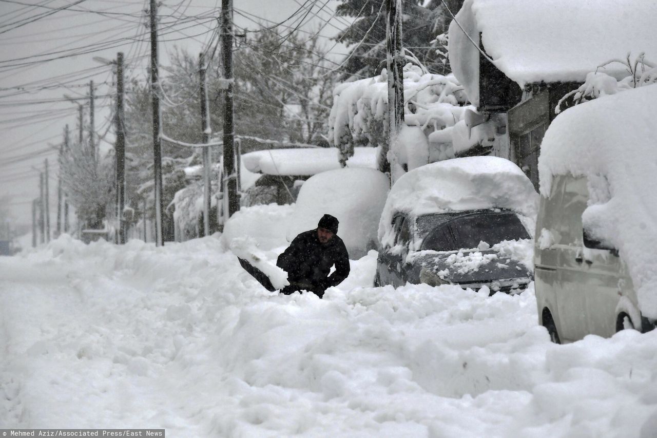 The blizzard paralyzed Bulgaria.