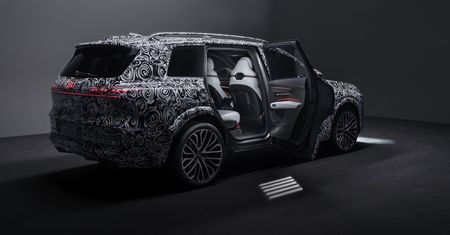 Audi Q9 coraz bliżej. Niemcy właśnie pokazali wnętrze