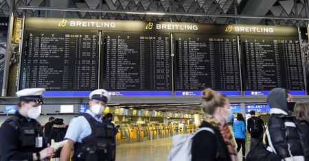 Niemcy. Ewakuacja lotniska we Frankfurcie. Pogłoski o broni i bombie
