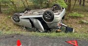 Nowogród Bobrzański: Kierująca Toyotą dachowała pod miastem, bo jej mąż zaciągnął hamulec ręczny