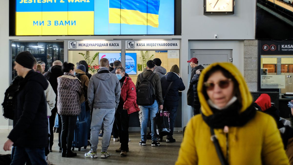A digital board displays a message of support for displaced people from Ukraine at Warszawa Zachodnia train station in Warsaw, Poland, on Monday, Feb. 28, 2022 Polands prime minister warned that Russia may attempt to block the more than 300-mile border it shares with Ukraine, where tens of thousands of people have been fleeing the war. Photographer: Bartek Sadowski/Bloomberg via Getty Images