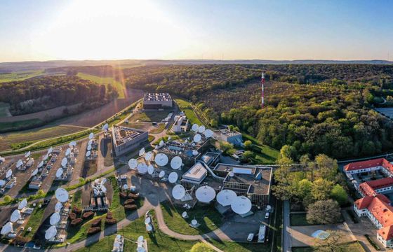 Operator satelitarny m.in. TV Trwam szykuje zmiany. Będą zwolnienia i fuzja