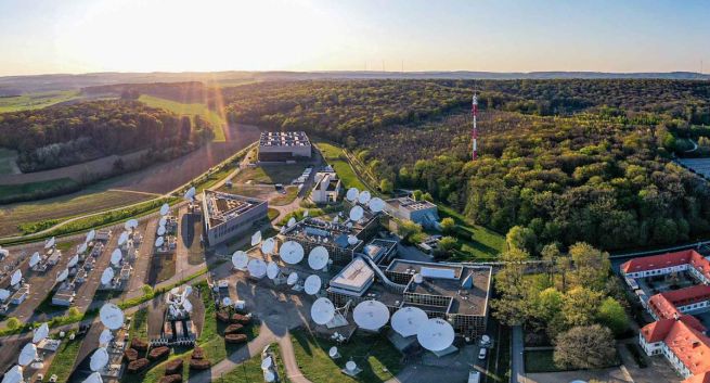 Operator satelitarny m.in. TV Trwam szykuje zmiany. Będą zwolnienia i fuzja