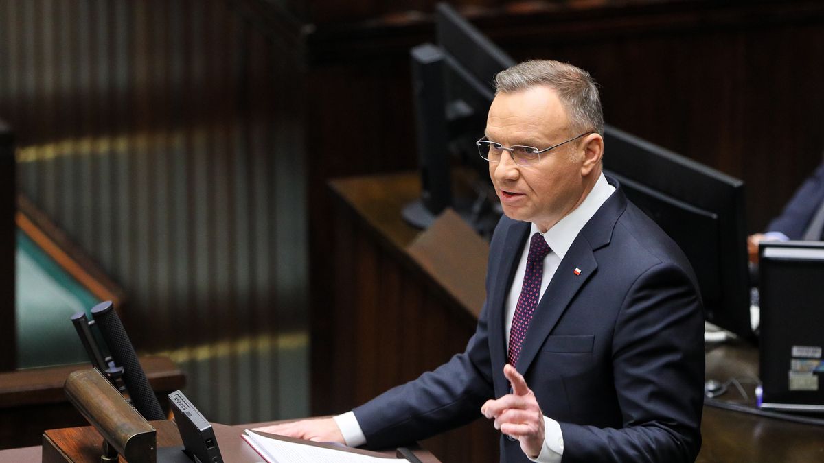 Warszawa, 13.11.2023. Prezydent RP Andrzej Duda przemawia podczas pierwszego posiedzenie Sejmu X kadencji na sali obrad Sejmu w Warszawie, 13 bm. (jm) PAP/Paweł Supernak