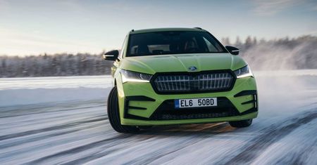 Elektryczna Škoda Enyaq RS z rekordem Guinnessa w drifcie. Zrobiła to na kolcach