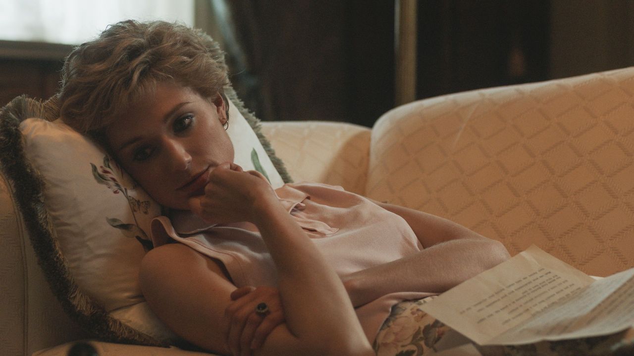 Pierwsze oficjalnej zdjęcie Elizabeth Debicki jako księżnej Diany na planie "The Crown"