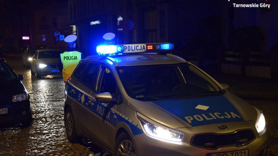 Tarnowskie Góry. Dzięki sprawnej akcji policji, rodzice z dzieckiem szybko dojechali do szpitala.