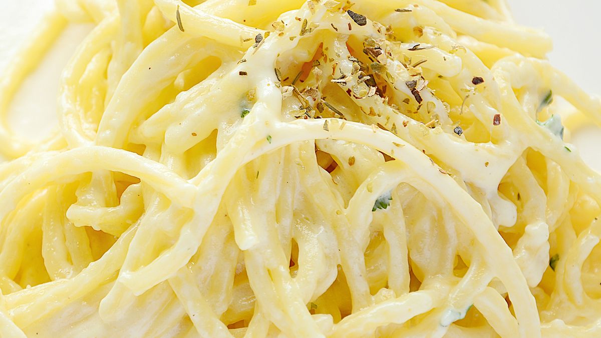 Makaron z sosem białkowo-orzechowym smakuje jak ciastko