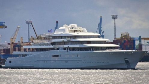 Jacht za miliard dolarów używa laserów do powstrzymywania fotografów 1