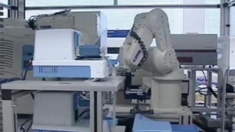 Robot naukowiec dokonuje odkryć bez pomocy ludzi 1