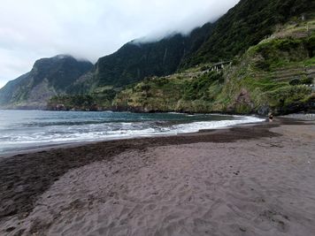 Seixal na Maderze. Czarna plaża, góry i krajobraz, którego nie da się zapomnieć