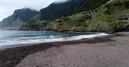 Seixal na Maderze. Czarna plaża, góry i krajobraz, którego nie da się zapomnieć