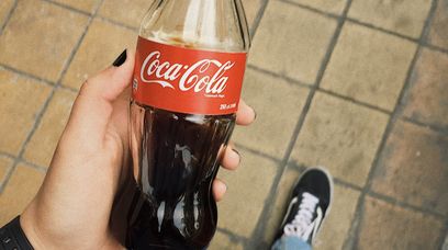 Już niedługo zobaczymy papierową Coca-Colę. Na szczęście nie chodzi o nowy smak