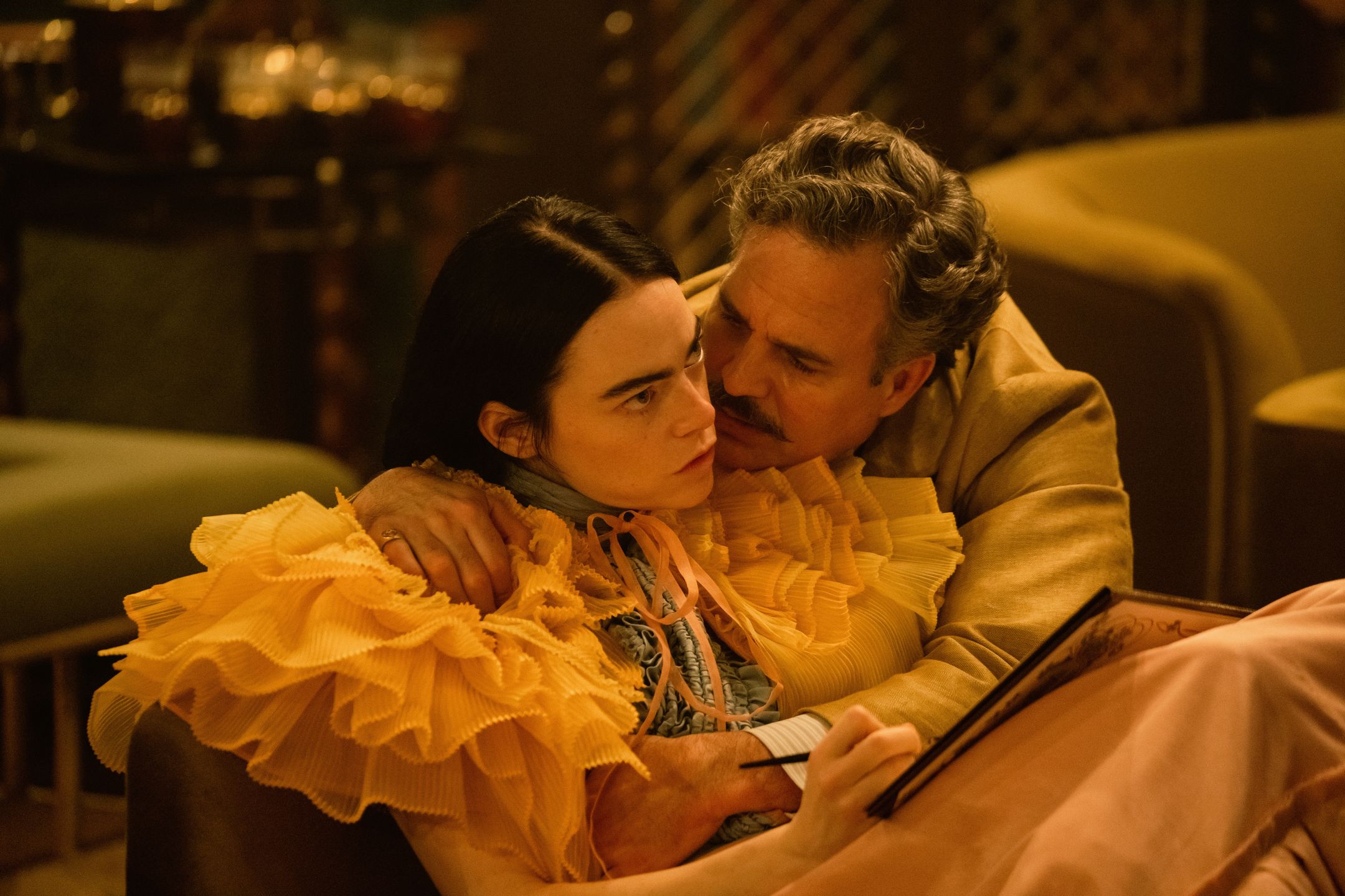 Emma Stone and Mark Ruffalo in POOR THINGS. Photo by Atsushi Nishijima. Courtesy of Searchlight Pictures. © 2023 20th Century Studios All Rights Reserved.
Atsushi Nishijima